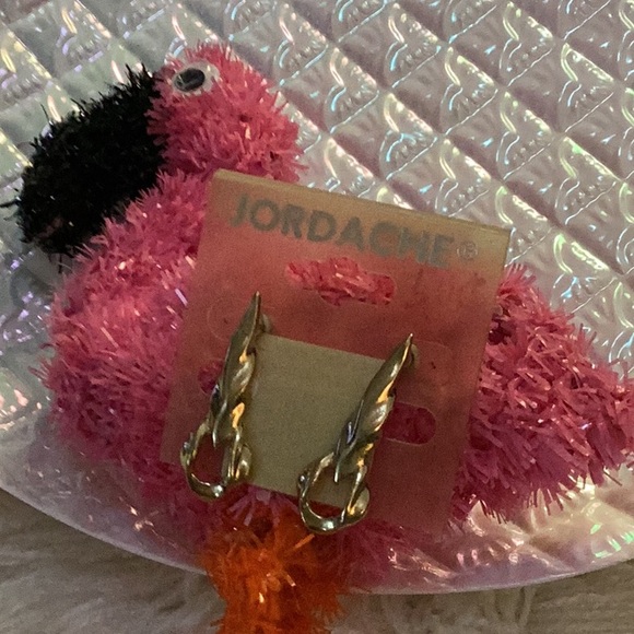 🦩NWT Pierced Style Hanging Lightweight Earring Must Have 🦩 - Picture 7 of 9